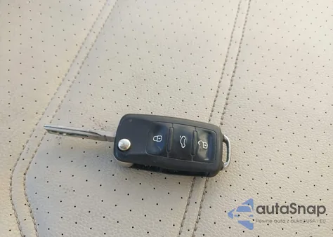 2014 Volkswagen Passat 1.8T Wolfsburg Edition z USA, uszkodzony, nr VIN 1VWAT7A38EC095360